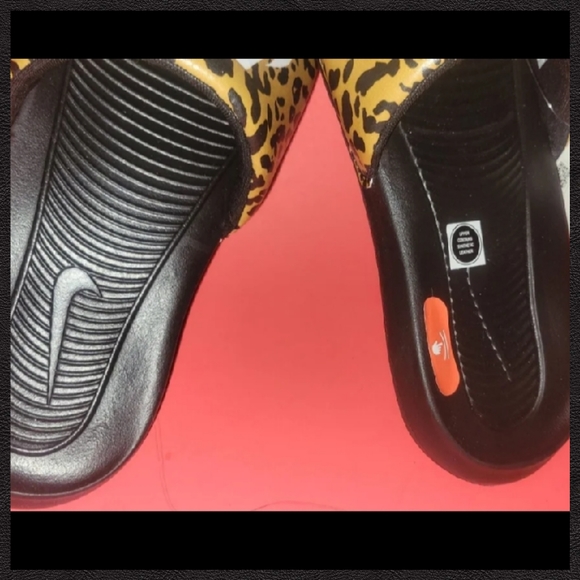 🔥  NIKE Slides - Picture 4 of 10